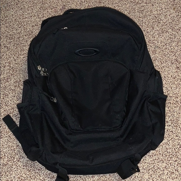 Oakley Handbags - Excellent condition black Oakley backpack